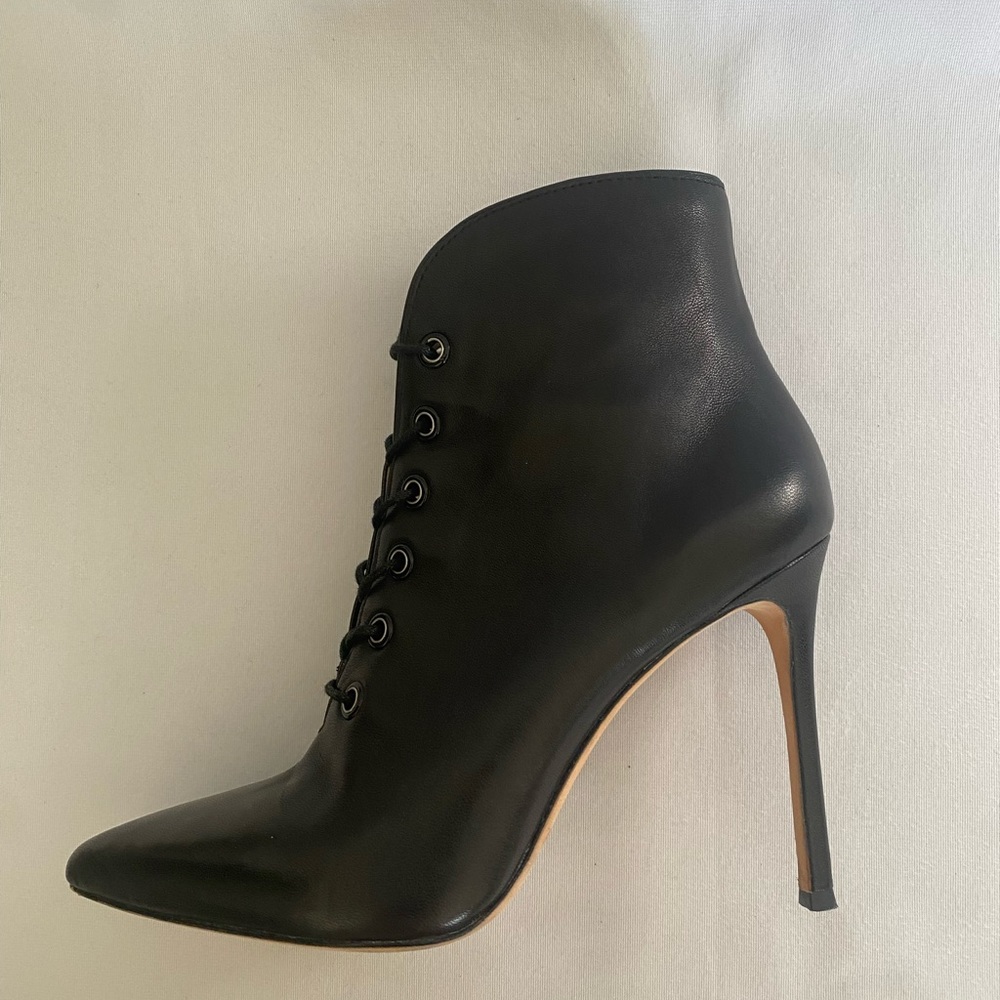 Pour LaVictoire Black Lace Up Stiletto Bootie, Size 6, Worn Once!